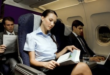 Qual a diferença entre voo com escala ou conexão?