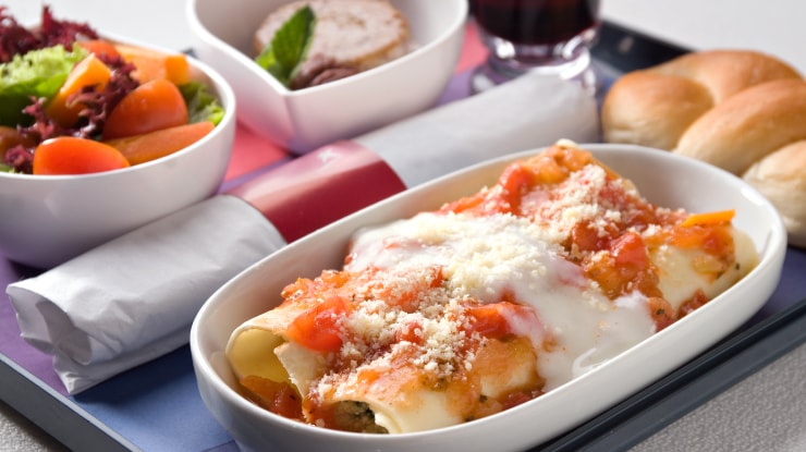 Comida de avião: o que fazer em caso de restrição alimentar