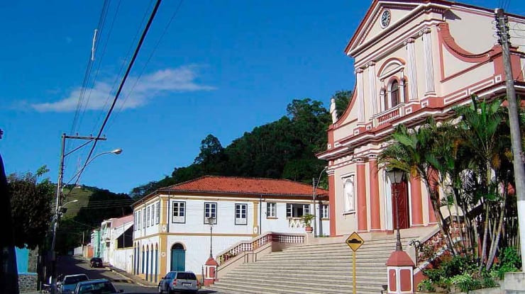 Quais as principais atrações de Monte Alegre do Sul?